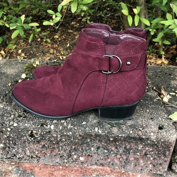 Unisa Piera Suede quilt stitching Ankle Boots with Buckle  Dark Red  8.5 - Picture 3 of 6